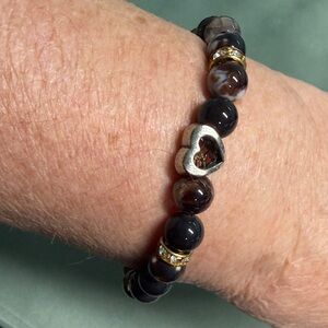 HEALING AGATE STONE STRETCH SILVER TONE HEART & CRYSTAL ACCENT BEADS BRACELET
